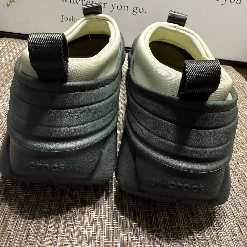 CROCS Men's SZ 10 Dark Green Slip-On Loafers Box 9 - Picture 3 of 6